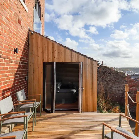 Mariner's Watch Holiday home Whitby