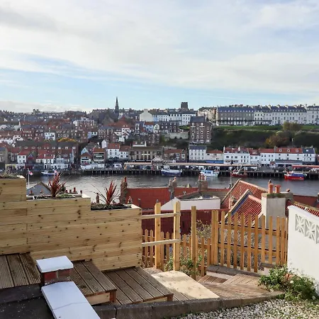 Mariner's Watch Holiday home Whitby