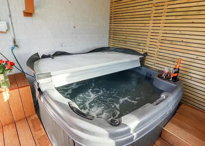 Mariner's Watch * Whitby